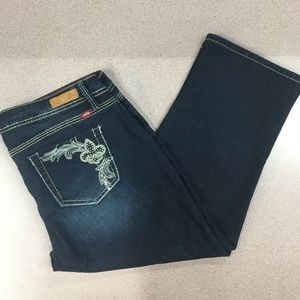 🎉HP🎉NWOT Royalty Plus Size Capris